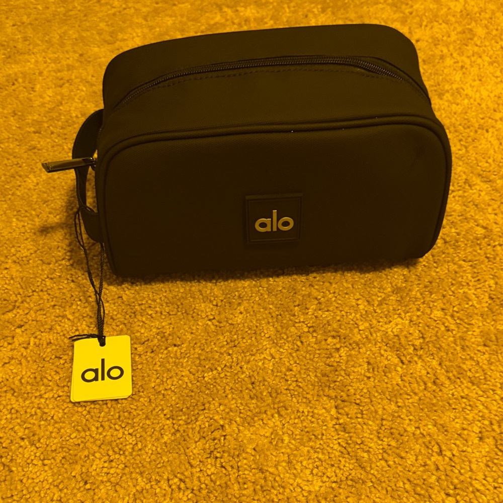 ALO Yoga Dopp Black Toiletry Bag